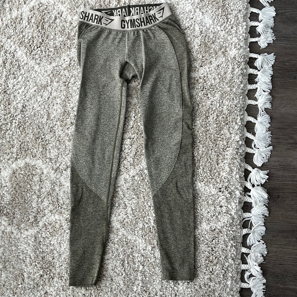 Two toned green gym shark leggings